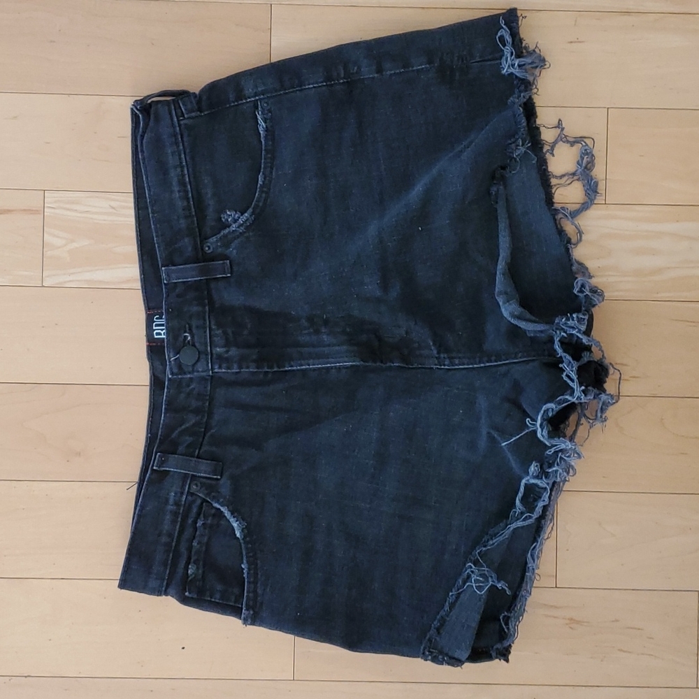 CUTOFF SHORTS